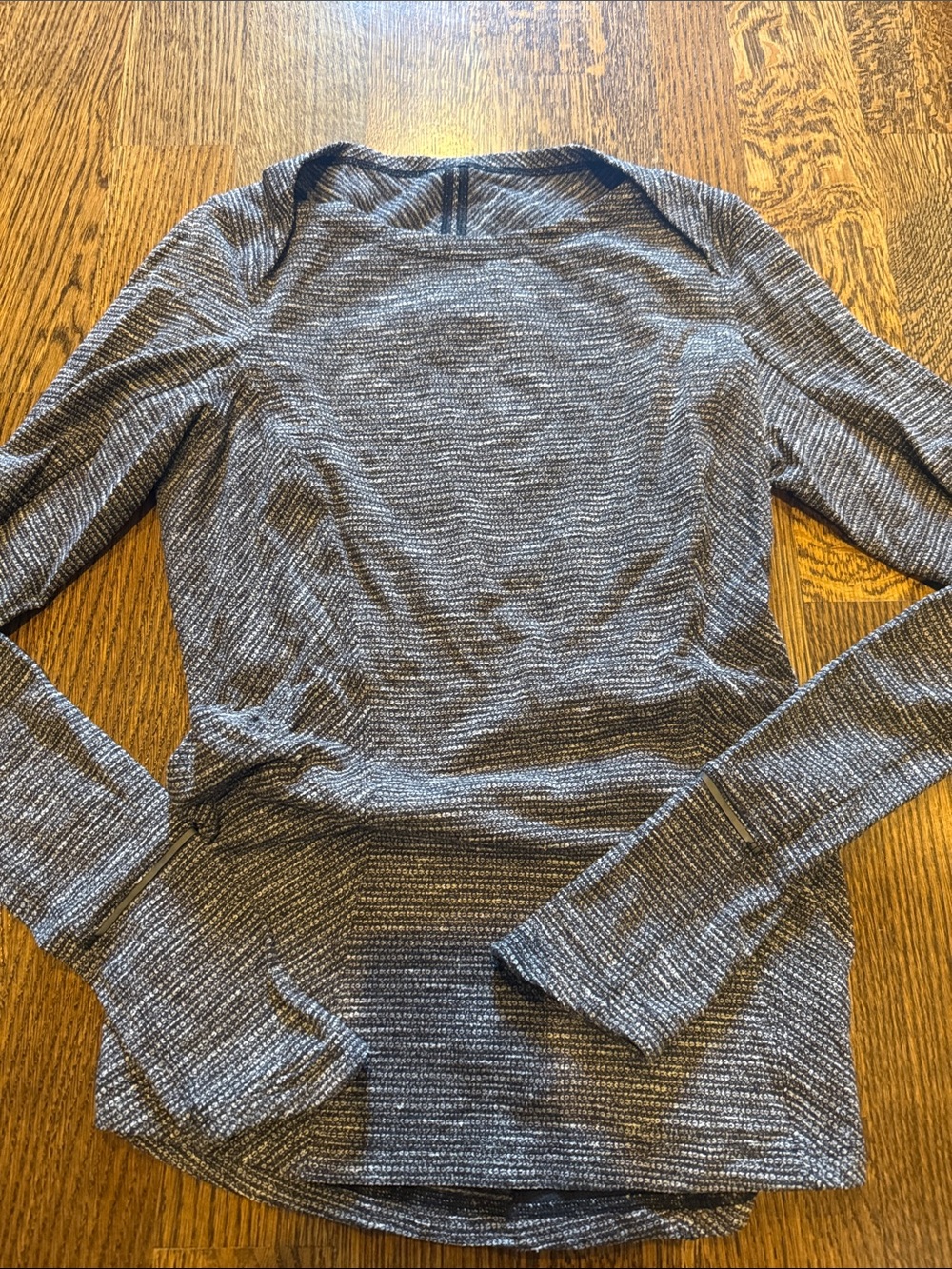 lululemon athletica Women's Heathered Gray Long Sleeve Tee
